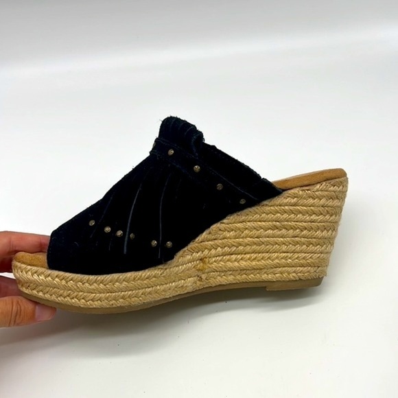 Minnetonka - Quinn Black Suede Fringe Gold Studded Peep Toe Wedge Size 7 - Picture 8 of 16